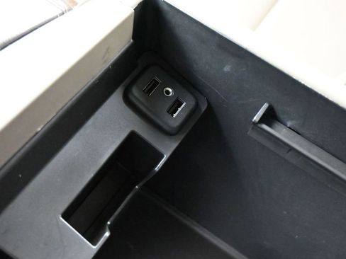 Used 2016 Chevrolet Tahoe LT w/ Luxury Package AWD/4WD image 16