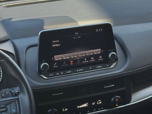 Used 2025 Nissan Rogue SV FWD image 17