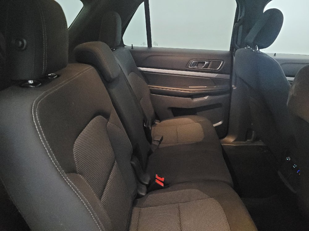 Used 2018 Ford Explorer XLT AWD/4WD image 19