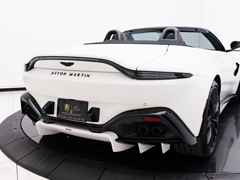 Used 2023 Aston Martin V8 Vantage Roadster image 30