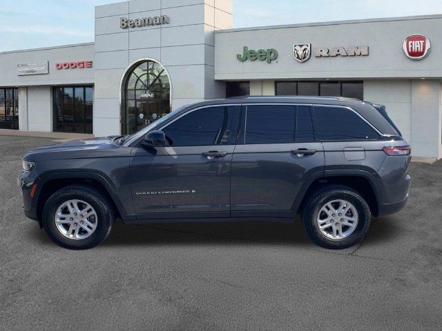 Used 2023 Jeep Grand Cherokee Laredo AWD/4WD image 6