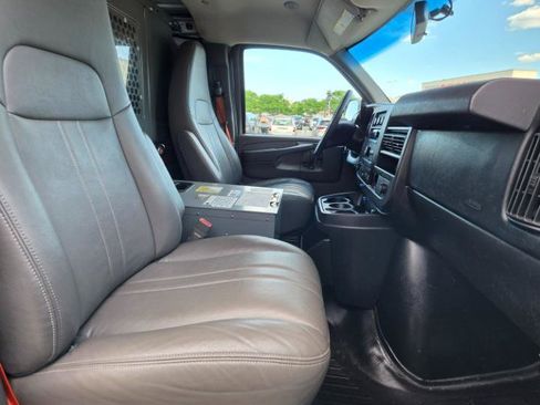 Used 2015 Chevrolet Express 2500 RWD image 14