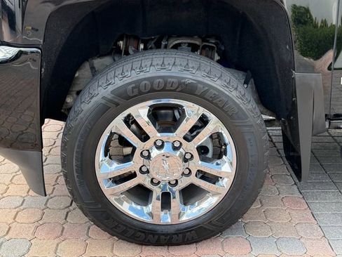 Used 2019 Chevrolet Silverado 2500 High Country w/ Duramax Plus Package AWD/4WD image 12