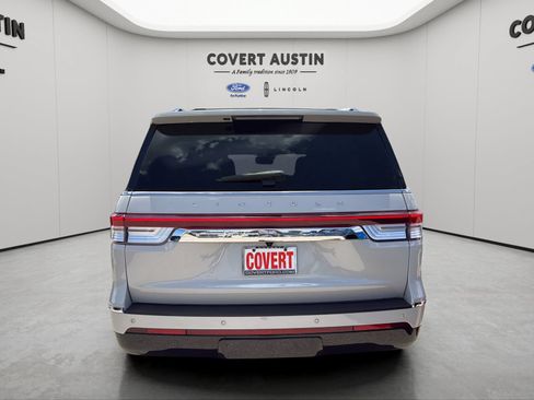 Used 2022 Lincoln Navigator L Reserve AWD/4WD image 4