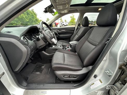 Used 2019 Nissan Rogue SV w/ Sun & Sound Touring Package AWD/4WD image 12