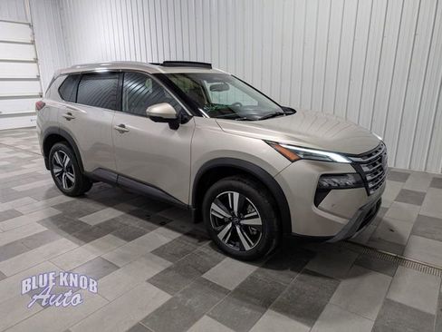 Used 2025 Nissan Rogue SL w/ Tech Package image 5