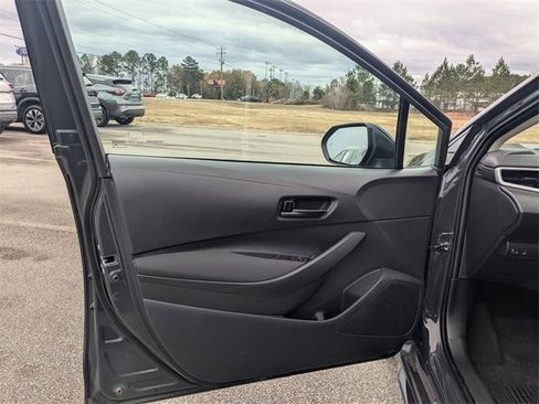 Used 2025 Toyota Corolla LE image 16