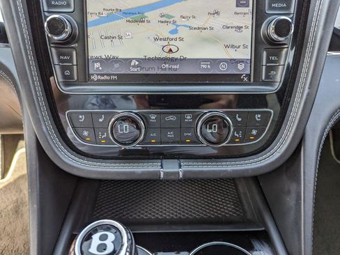 Used 2018 Bentley Bentayga Onyx Edition AWD/4WD image 23
