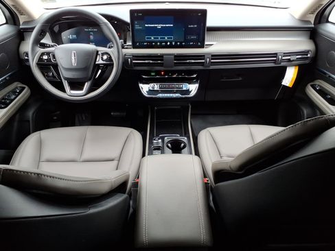 Used 2026 Lincoln Corsair Premiere w/ Rear Removable Package Tray image 11