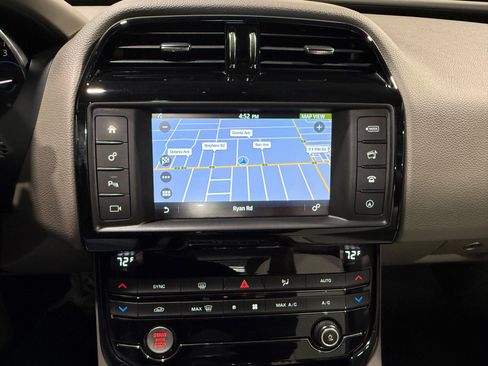 Used 2017 Jaguar XE Premium image 29