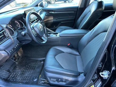 Used 2023 Toyota Camry SE image 8
