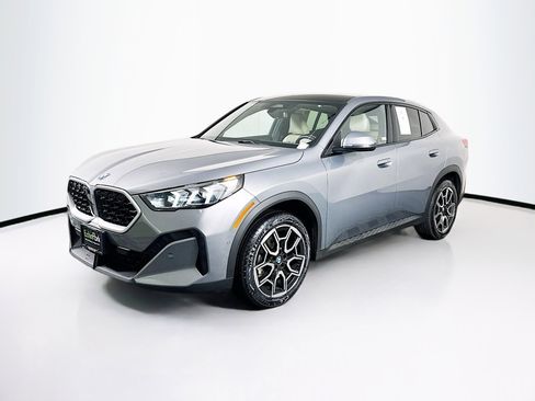 Used 2025 BMW X2 xDrive28i image 3