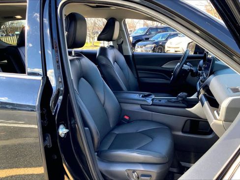 Used 2024 Toyota Grand Highlander XLE image 8