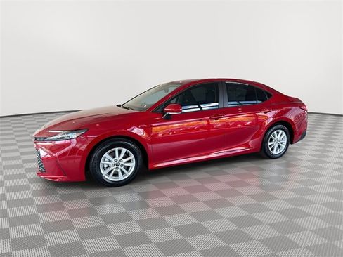 Used 2025 Toyota Camry LE w/ Convenience Package image 7