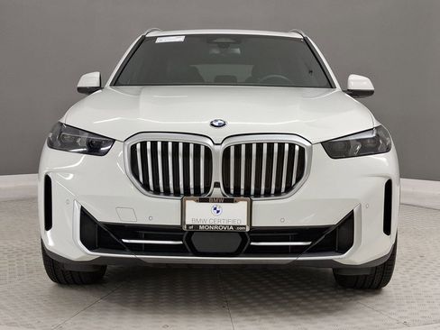 Certified 2024 BMW X5 xDrive40i w/ Parking Assistance Package AWD/4WD image 4