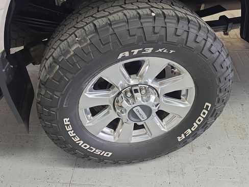 Used 2017 Ford F350 Platinum w/ Platinum Ultimate Package AWD/4WD image 24