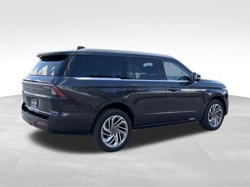 Used 2025 Lincoln Navigator Reserve AWD/4WD image 6