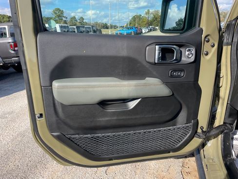 New 2025 Jeep Gladiator Mojave w/ Convenience Group image 13