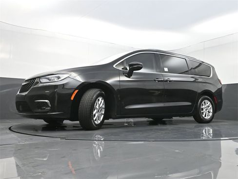 Used 2021 Chrysler Pacifica Touring-L image 29