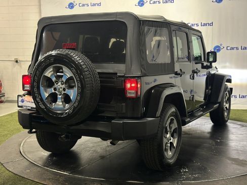Used 2017 Jeep Wrangler Unlimited Sahara w/ Connectivity Group AWD/4WD image 3