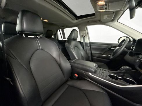 Certified 2025 Toyota Highlander XLE AWD/4WD image 41