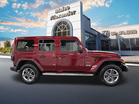 Used 2021 Jeep Wrangler Unlimited Sahara image 2