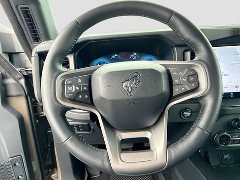 Certified 2025 Ford Bronco Badlands AWD/4WD image 17