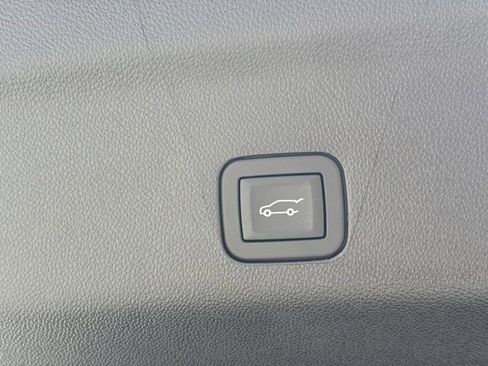 Certified 2025 Cadillac Escalade Luxury w/ LPO, Floor Liner Package AWD/4WD image 9