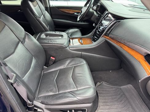 Used 2017 Cadillac Escalade Premium Luxury AWD/4WD image 17
