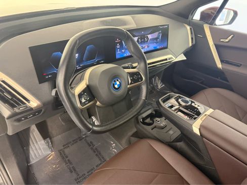 Used 2025 BMW iX xDrive50 AWD/4WD image 10