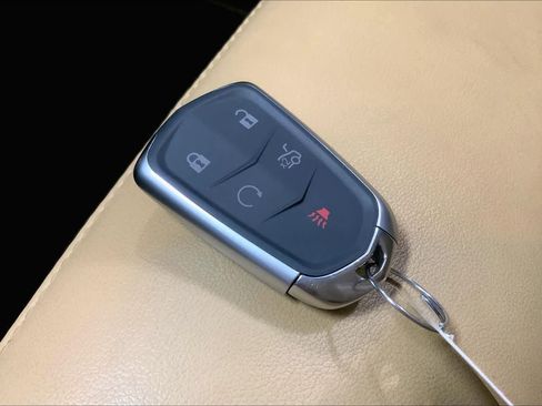 Used 2015 Cadillac SRX Luxury image 18