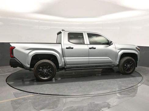 Used 2025 Toyota Tacoma SR image 4