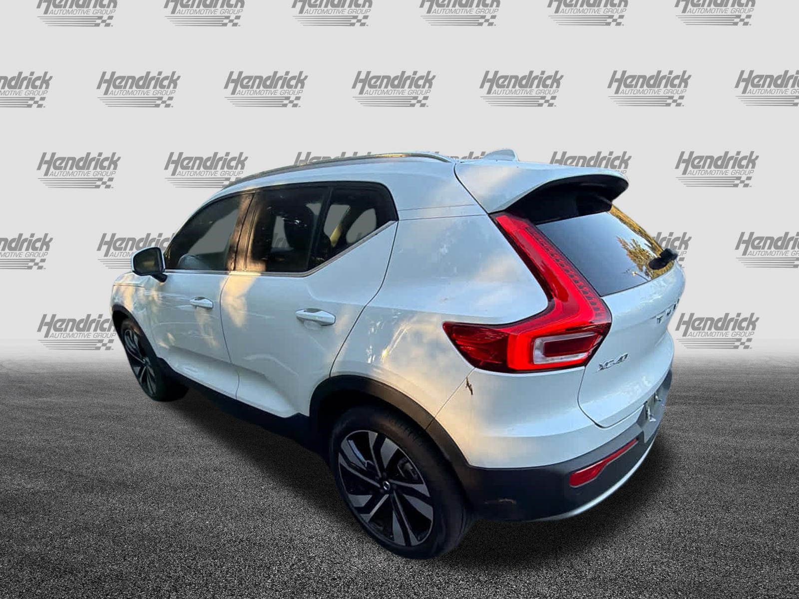 Used 2024 Volvo XC40 B5 Plus w/ Protection Package Premier AWD/4WD image 11