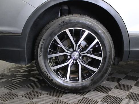 Used 2021 Volkswagen Tiguan SE w/ Panoramic Sunroof Package FWD image 5