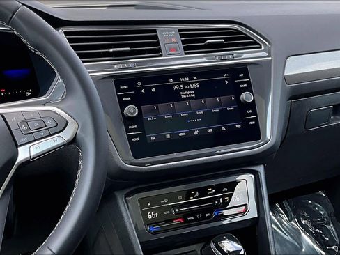 Certified 2023 Volkswagen Tiguan SE w/ Panoramic Sunroof Package image 7