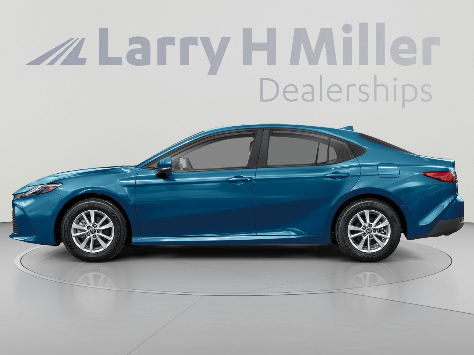 Used 2025 Toyota Camry SE FWD image 3