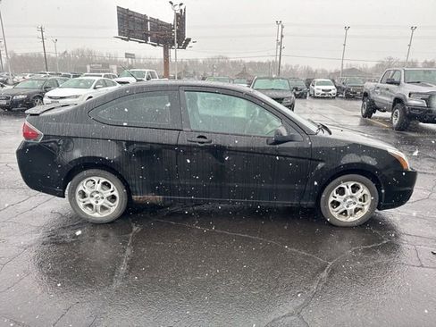 Used 2010 Ford Focus SE image 10