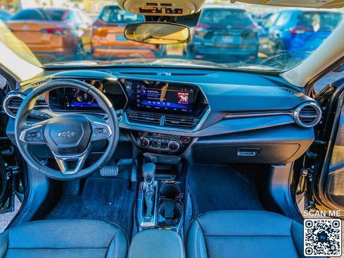 Used 2025 Chevrolet Trax ACTIV w/ Sunroof Package image 16