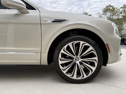 Used 2021 Bentley Bentayga image 6