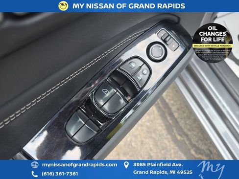 Used 2023 Nissan Altima 2.5 SV w/ SV Premium Package AWD/4WD image 12