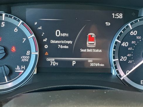 Used 2023 Toyota Highlander LE AWD/4WD image 31