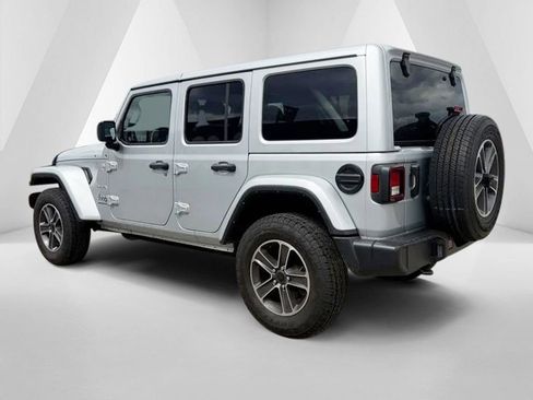 Used 2023 Jeep Wrangler Unlimited Sahara AWD/4WD image 5