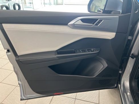 New 2025 Volkswagen Taos SE image 11