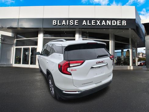 Used 2024 GMC Terrain SLT w/ Infotainment Package II AWD/4WD image 8