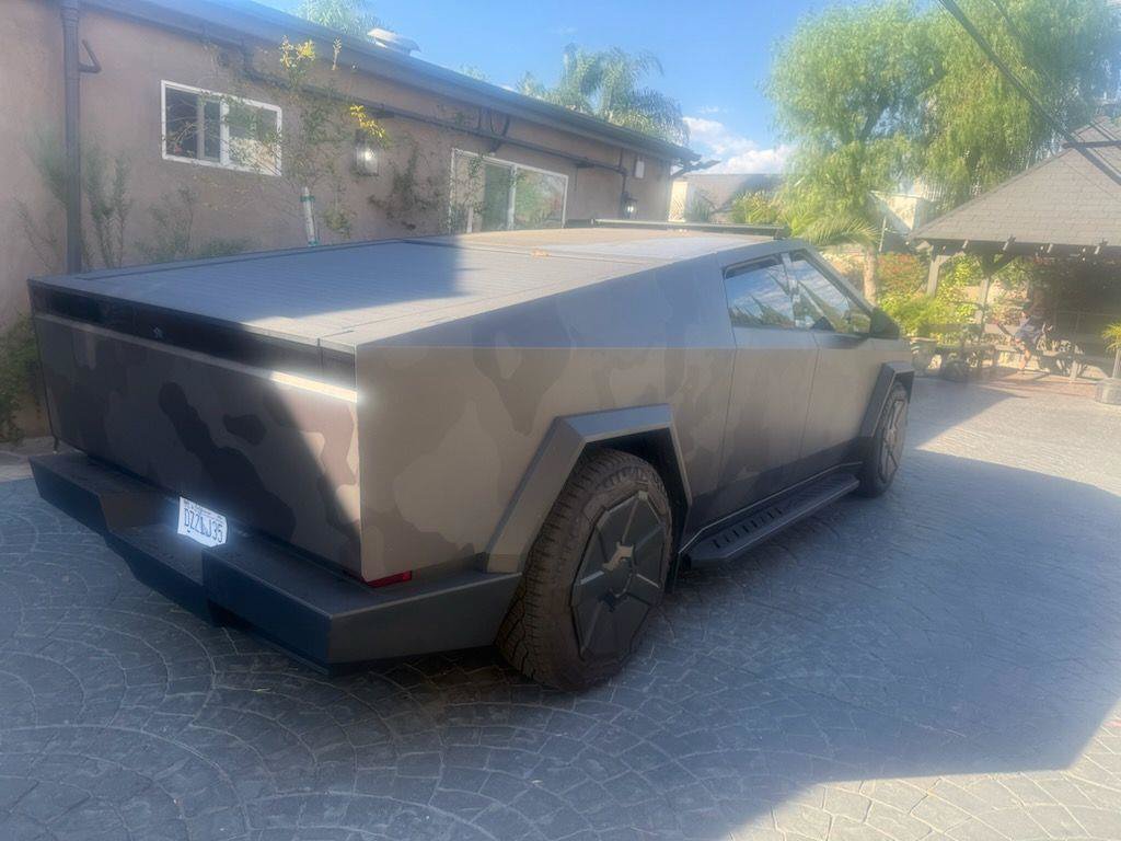 Used 2025 Tesla Cybertruck Cyberbeast AWD/4WD image 3