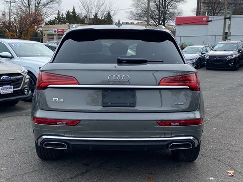 Used 2024 Audi Q5 e Premium w/ Convenience Package image 4