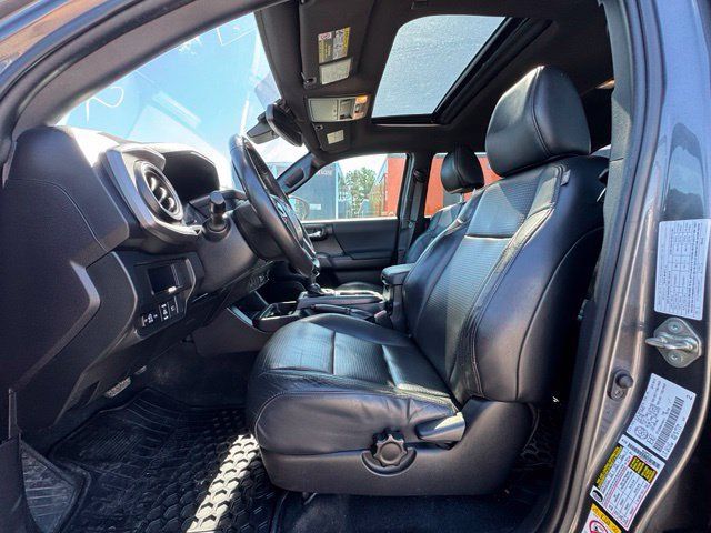 Used 2019 Toyota Tacoma SR5 AWD/4WD image 10