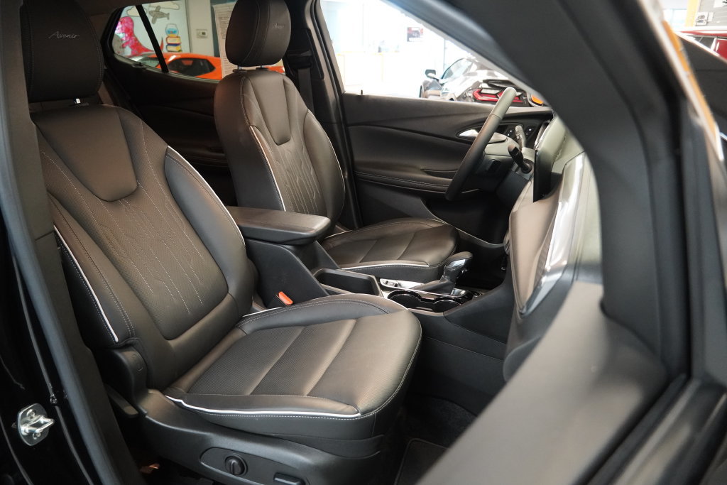 Used 2024 Buick Encore GX Avenir w/ Avenir Convenience Package AWD/4WD image 36