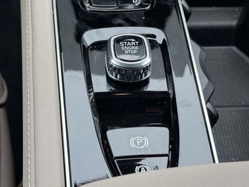 New 2026 Volvo XC90 B6 Plus w/ Protection Package Premier AWD/4WD image 7