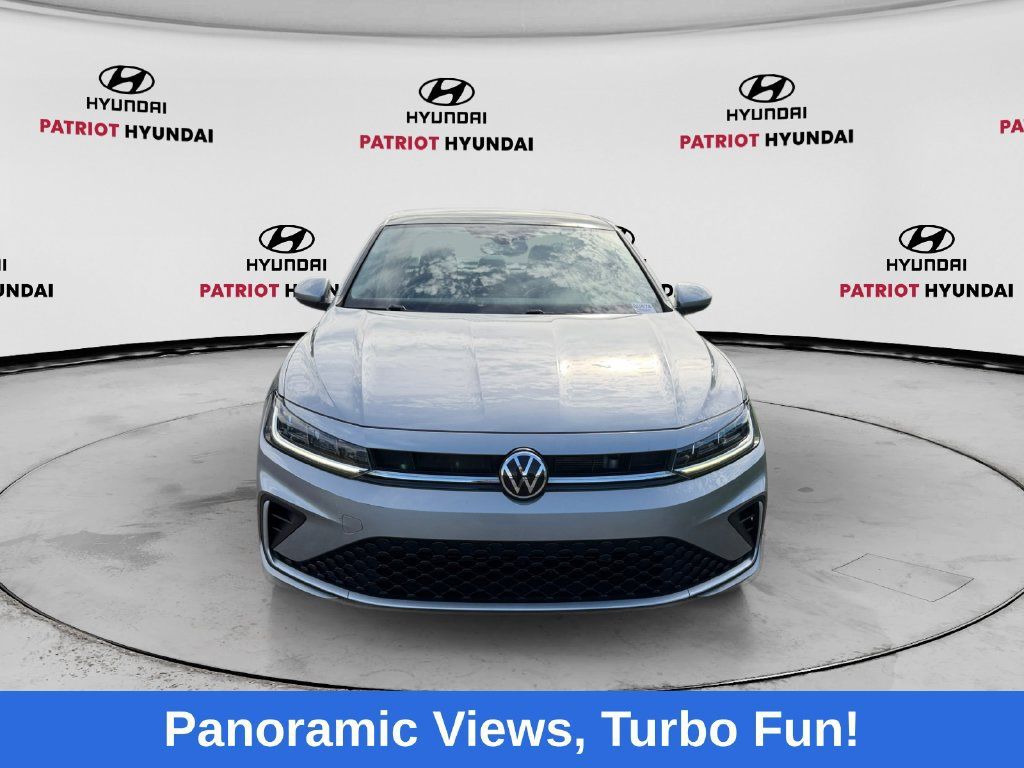Used 2025 Volkswagen Jetta SE FWD image 8